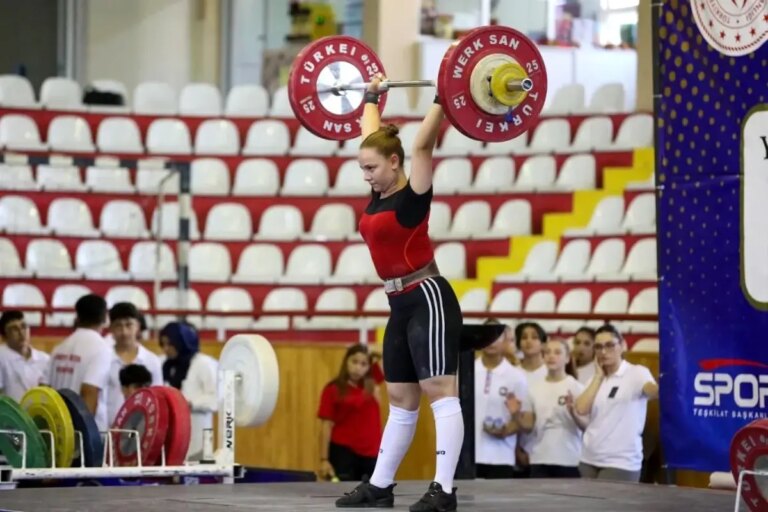 sivasta halter yildizlar kulupler turkiye sampiyonasi basladi pCFt1kpz