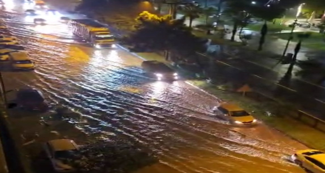 orduyu saganak vurdu sokaklar suyla doldu 55OVNlN2