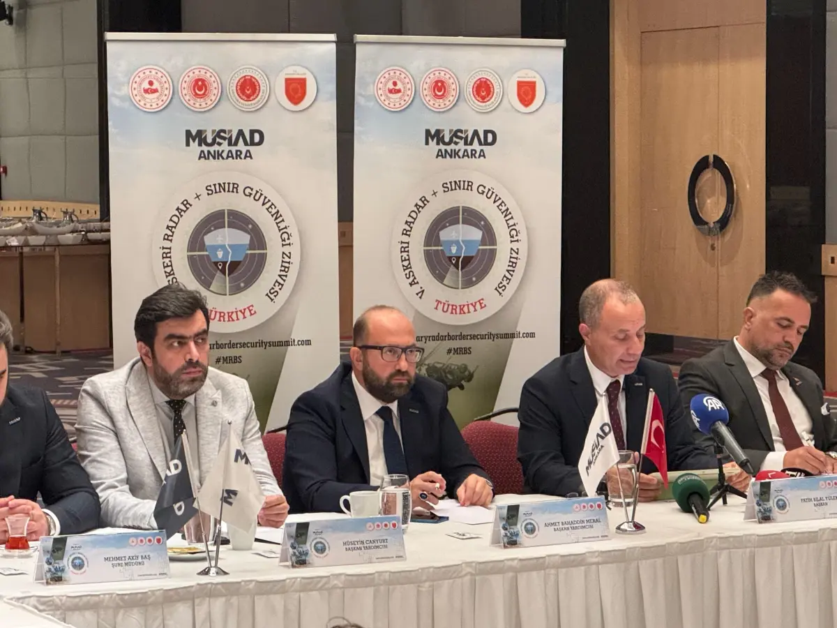 savunma zirvesinde 1800 katilimci FGe7VQQC