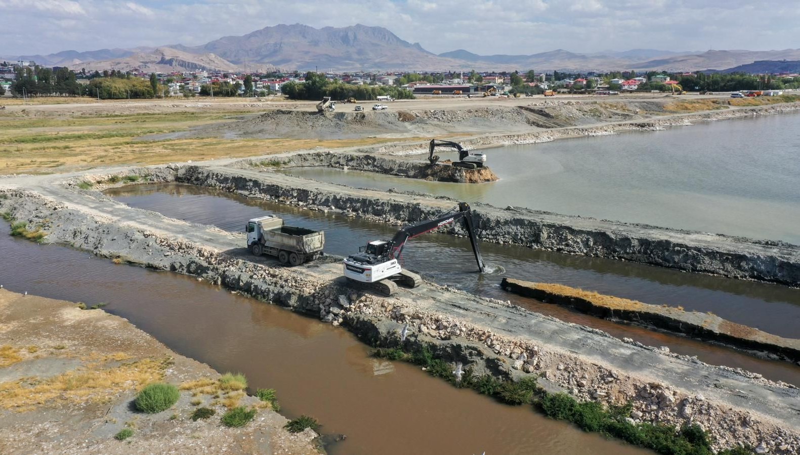 van golunden1 milyon 970 bin metrekup dip camuru ve balcik cikarildi dUjhDMyz