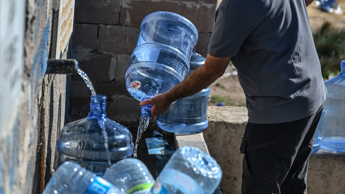 ankarada su kesintisi devam ediyor vatandaslar ellerinde bidonlarla cesmelere kostu 7R8K8OLv