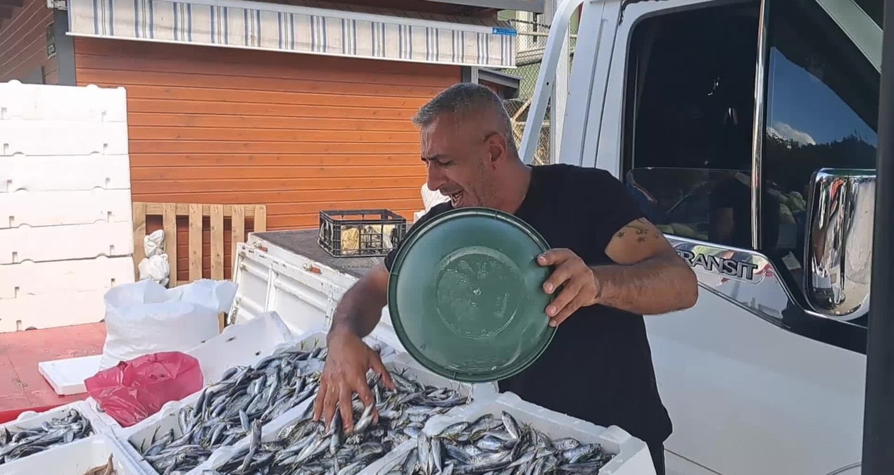 artvinde balik tezgahlari bos kaldi baligin sadece adi kaldi NVN2N2kl