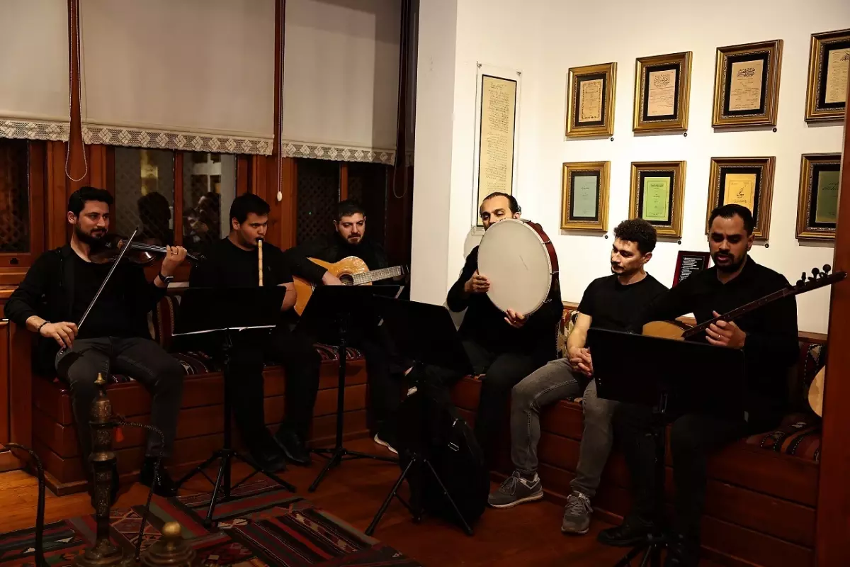 bagcilar belediyesinden muzik grubu beyefendiler WXe27hfJ.jpg