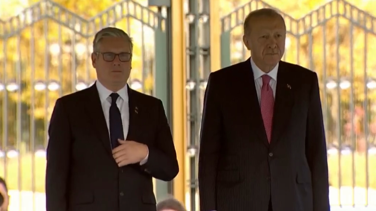 cumhurbaskani erdogan ingiltere basbakani starmeri resmi torenle karsiladi aJaA31xE.jpg