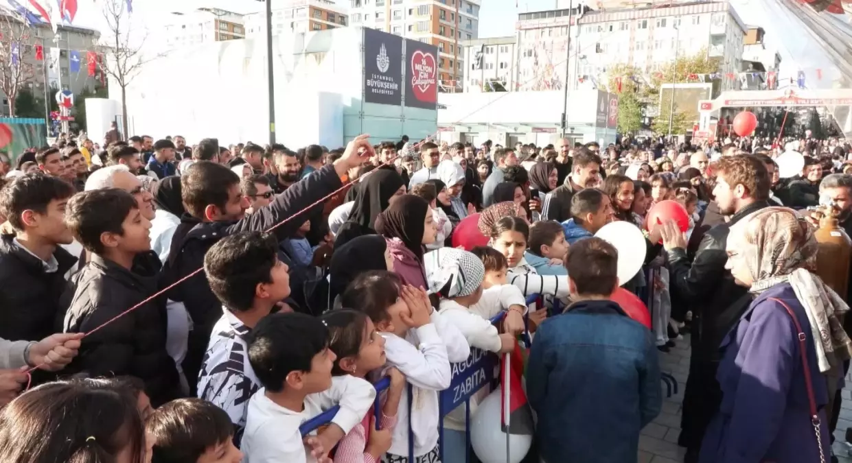 dunya kiz cocuklari gununde gazzeye destek balonlari gokyuzune birakildi ZrfIEOHK.jpg