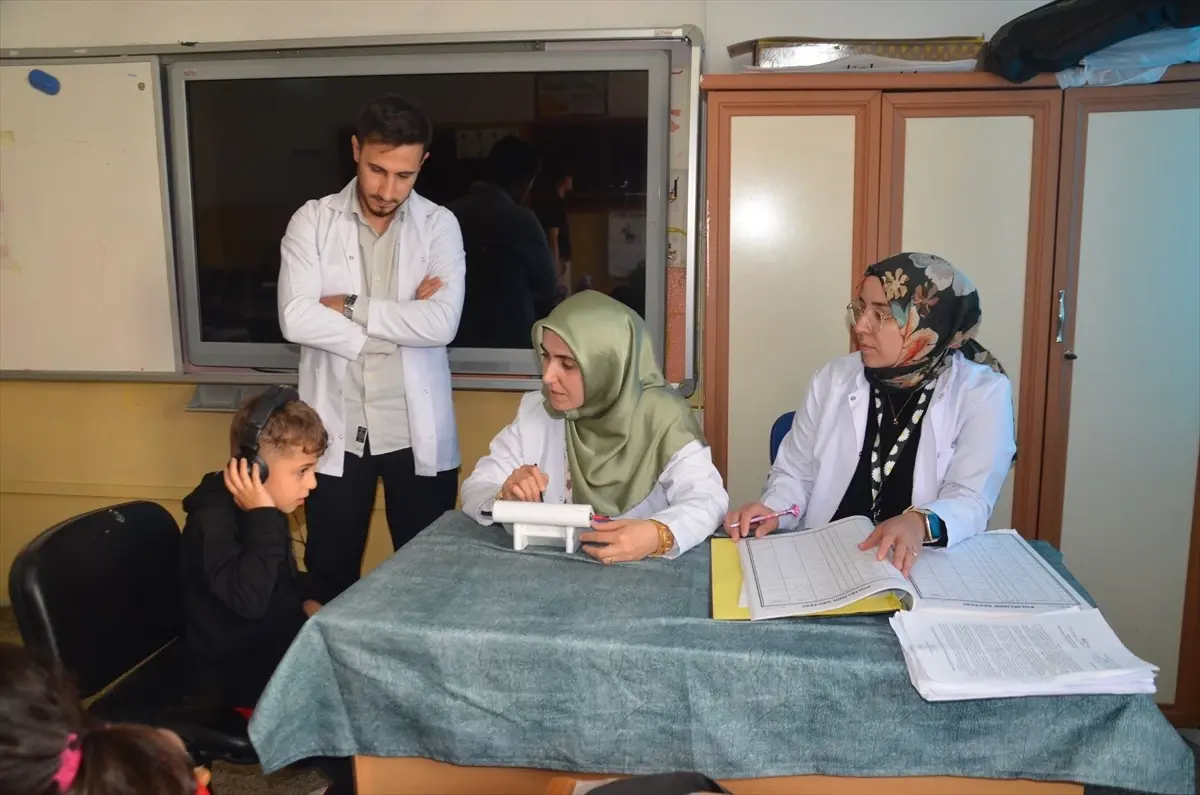 musta ogrencilere isitme testi uygulaniyor EuhZhlsV.jpg