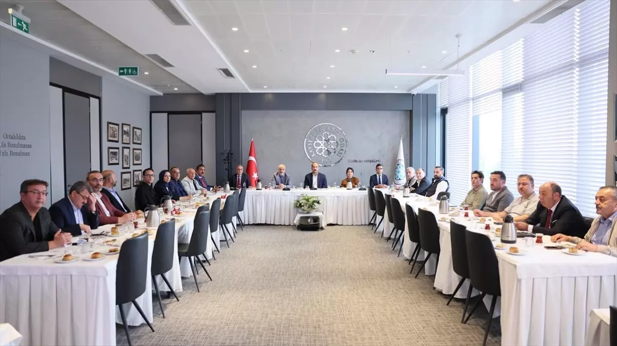 sgk ve ktodan is dunyasina bilgilendirme toplantisi 3KS2WfBB