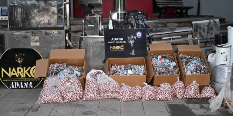 adanada-uyusturucu-operasyonu-yuz-binlerce-hap-ele-gecirildi-TpbubuRg.jpg