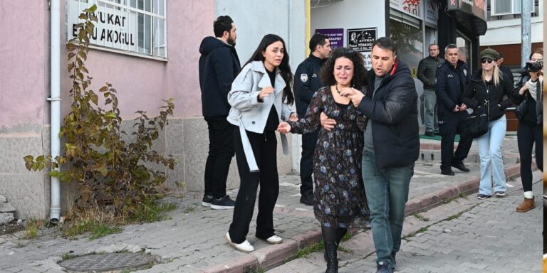 kayinpeder-avukatlik-ofisini-kana-buladi-iki-kadindan-biri-oldu-GZK1YS5r.jpg