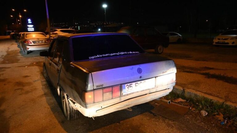 polisten-kacan-ehliyetsiz-surucuye-33-bin-271-tl-ceza-aracin-arkasinda-ilgi-ceken-yazi-kIprtitg.jpg
