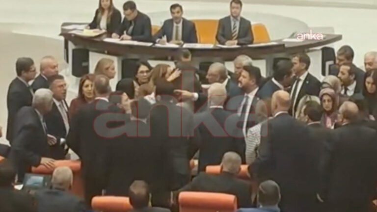 tbmmde-gerilim-chp-ve-ak-partili-vekiller-arasinda-arbede-yasandi-4XKMNlHS.jpg