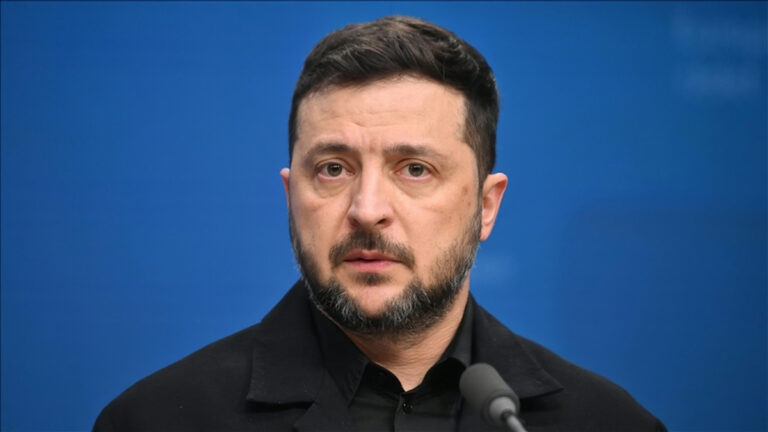 vladimir-zelensky-ukrayna-demokrasiden-kacmiyor-qVwbAczt.jpg