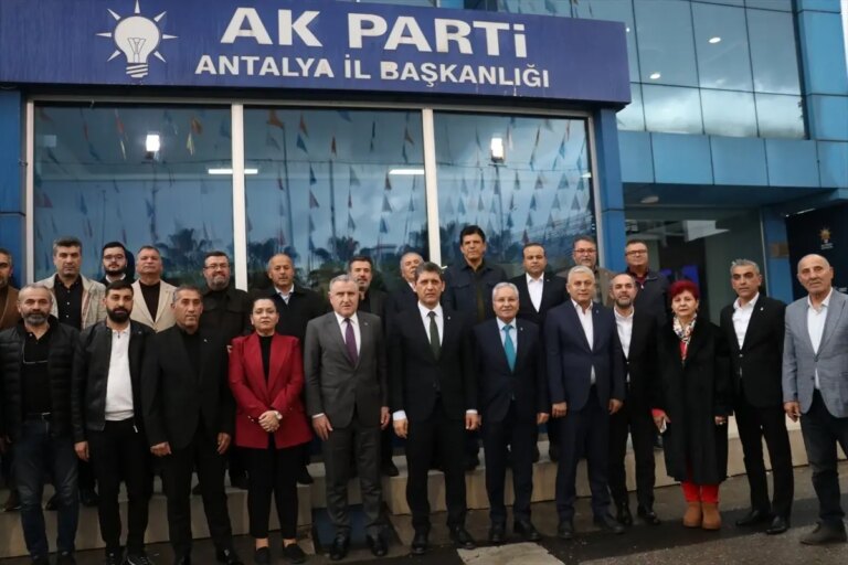 bakan-bak-ak-parti-antalya-il-baskanligini-ziyaret-etti-7ckLEuhi.jpg