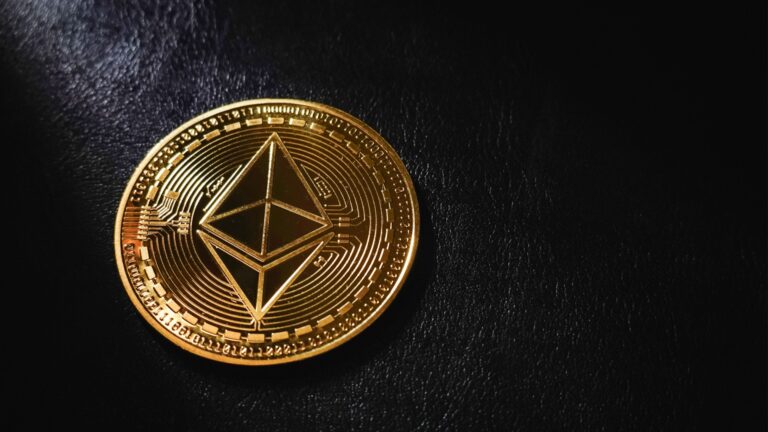 ethereum-artik-kuresel-finansin-resmi-altyapisi-mi-devlerin-bu-tercihi-15-bin-dolarlik-hedefe-isaret-ediyor-koin-bulteni-F4bZZb9T.jpg