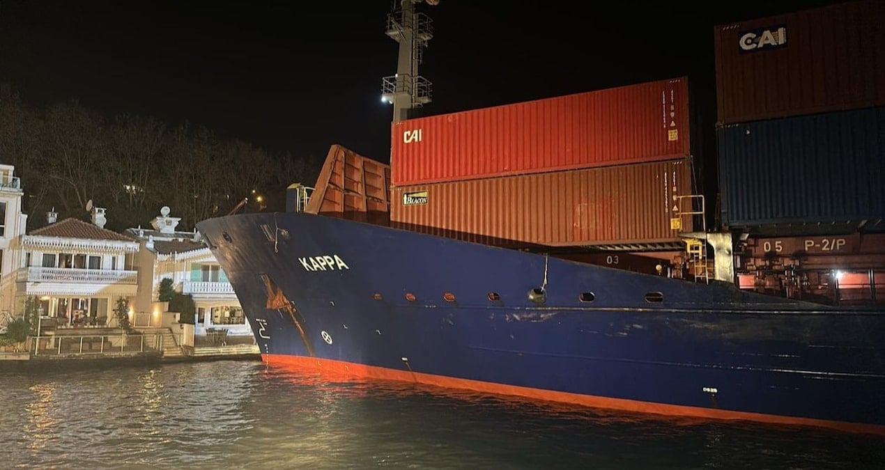 Sarıyer’de Kontroller Yetersiz Kalınca Konteyner Gemisi Karaya Oturdu