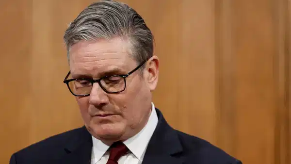 İşçi Partisi’nde Kriz Derinleşiyor: Başbakan Starmer’a İstifa Baskısı Artıyor