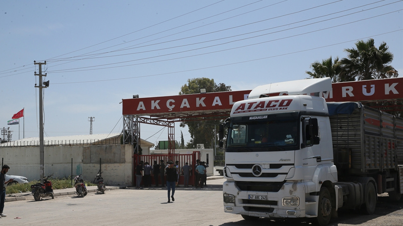 Akçakale Gümrük Kapısı’nda Pasaportlu Geçişler Başladı, Günde 700 Tır Bekleniyor