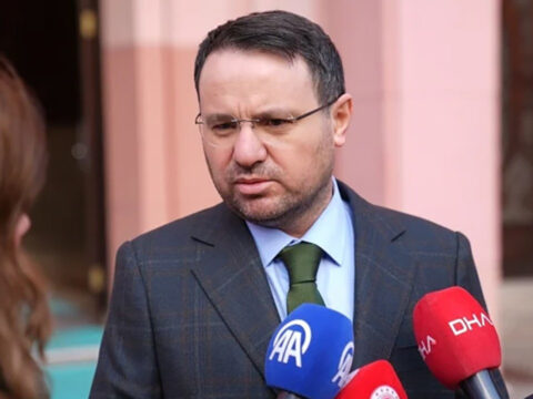 Bakan gurlekten kizilaya 150 bin liralik bagis dmeMXnNi