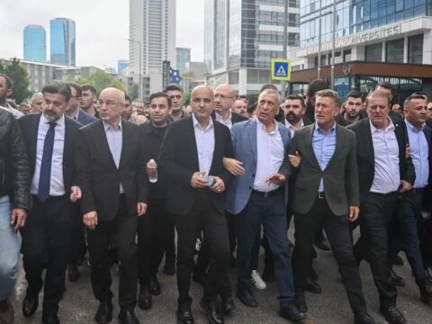 Chp genel merkezine de pavyon fedaisi goturulmus e8In1skn