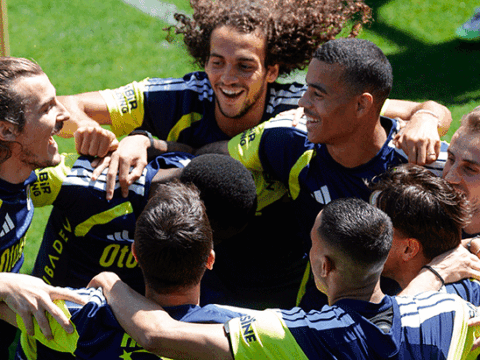 Fenerbahcenin yeni transferi mason greenwood ilk antrenmanina cikti OEnCnFsi