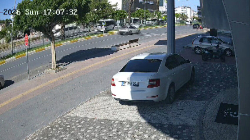 Manavgatta trafik kazasi 3 yarali dFZpHagI
